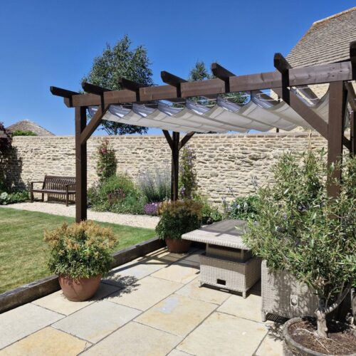 Metcalf Retractable Pergola Awning (1)