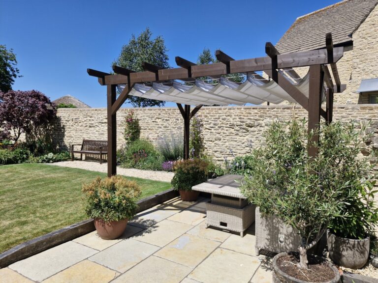 Metcalf Retractable Pergola Awning (1)