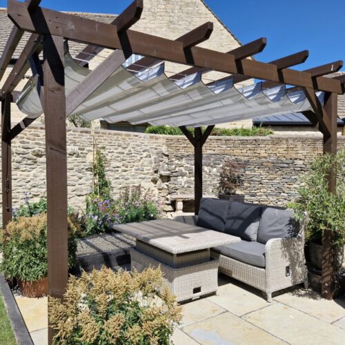Metcalf Retractable Pergola Awning (7)